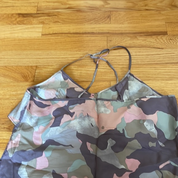 Banana Republic Silk Top - Picture 4 of 6